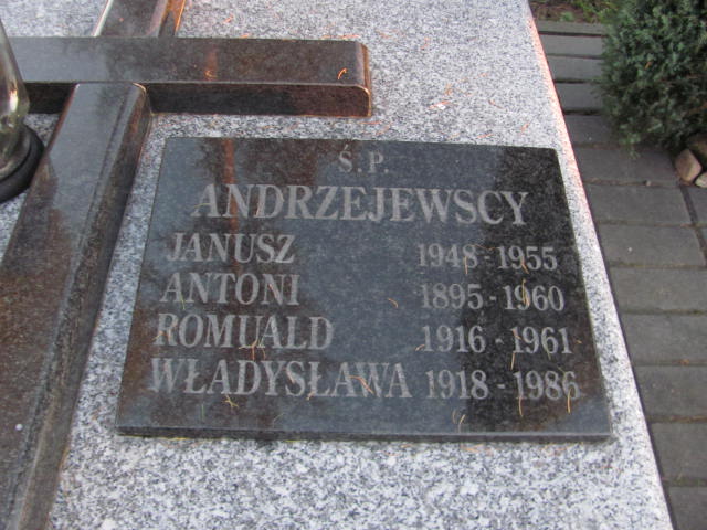 Janusz Andrzejewski 1948 Garbatka Letnisko - Grobonet - Wyszukiwarka osób pochowanych